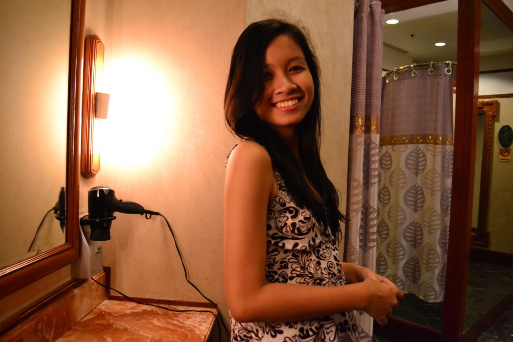 HOT TREATMENT. Apparently my sauna experience with friends isn't the real deal. My sister and I stepped into the Japanese sauna room and fled out because we couldn't breath. My mother and tita stayed there, though. I have no idea how they did it.  This is me an hour, blow dry  and jacuzzi stay later. 