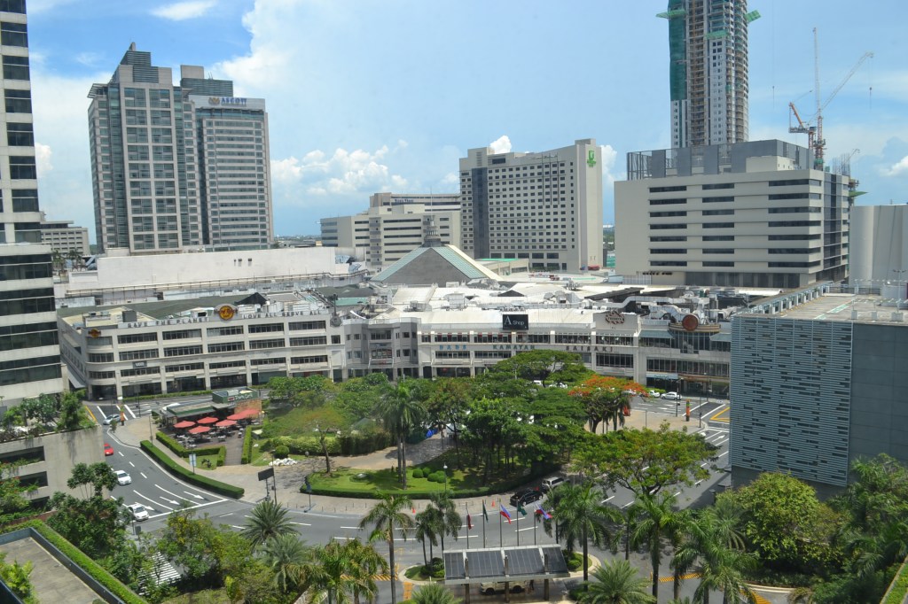 SHOPPING. After leaving the hotel, we spent some hours going around Glorietta 2. I've got new shoes and a new top, yay! Funny anecdote: I wasn't supposed to buy these white flat sandals from Payless, but I eventually did. Why? Because apparently my feet were literally bleeding from the Mel plastic flats I was wearing. I didn't even notice, but my mother did. So yay, new shoes.